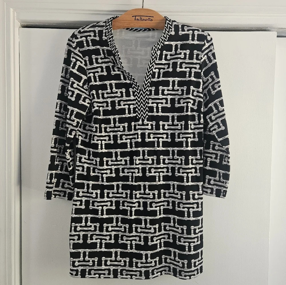 J. McLaughlin Black White Geometric Print Tunic Top Small V-Neck 3/4 Sleeve - Picture 2 of 10